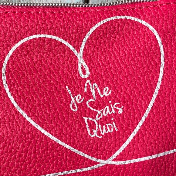 it cosmetic Pouch - NWOT - Picture 3 of 5